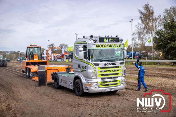 NTTO Tractorpulling, samen met de STVO oldtimerdag en markt bij loonbedrijf van de Put zorgen voor veelzijdige zaterdag vol spektakel. - &copy; NWVFoto.nl