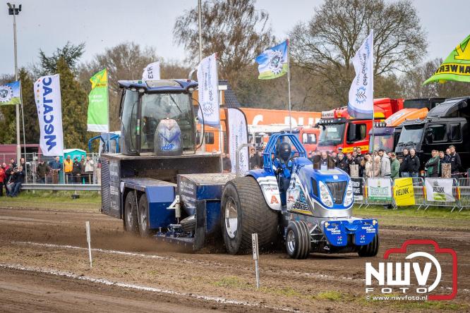 NTTO Tractorpulling, samen met de STVO oldtimerdag en markt bij loonbedrijf van de Put zorgen voor veelzijdige zaterdag vol spektakel. - &copy; NWVFoto.nl