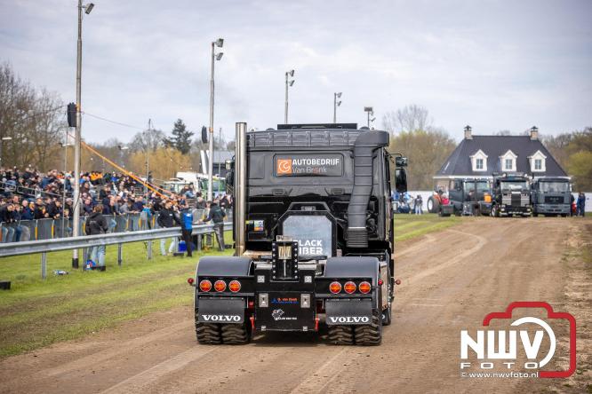 NTTO Tractorpulling, samen met de STVO oldtimerdag en markt bij loonbedrijf van de Put zorgen voor veelzijdige zaterdag vol spektakel. - &copy; NWVFoto.nl