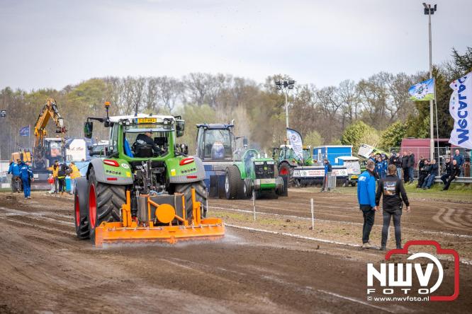 NTTO Tractorpulling, samen met de STVO oldtimerdag en markt bij loonbedrijf van de Put zorgen voor veelzijdige zaterdag vol spektakel. - &copy; NWVFoto.nl