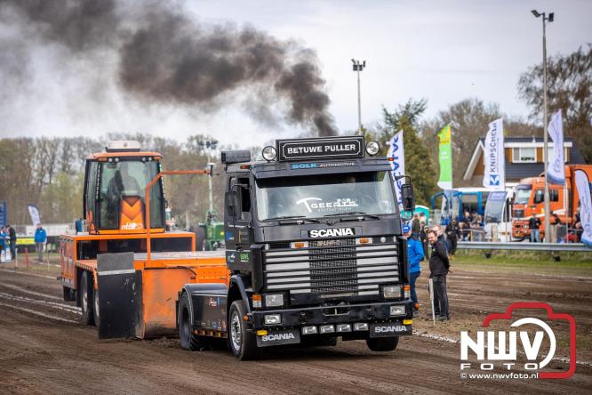NTTO Tractorpulling, samen met de STVO oldtimerdag en markt bij loonbedrijf van de Put zorgen voor veelzijdige zaterdag vol spektakel. - &copy; NWVFoto.nl