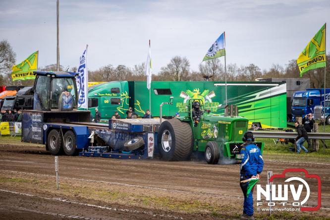 NTTO Tractorpulling, samen met de STVO oldtimerdag en markt bij loonbedrijf van de Put zorgen voor veelzijdige zaterdag vol spektakel. - &copy; NWVFoto.nl