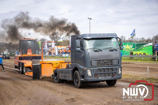 NTTO Tractorpulling, samen met de STVO oldtimerdag en markt bij loonbedrijf van de Put zorgen voor veelzijdige zaterdag vol spektakel. - &copy; NWVFoto.nl