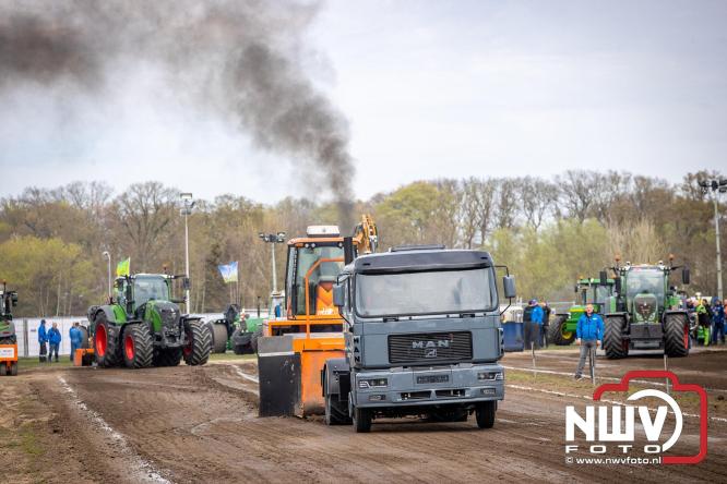 NTTO Tractorpulling, samen met de STVO oldtimerdag en markt bij loonbedrijf van de Put zorgen voor veelzijdige zaterdag vol spektakel. - &copy; NWVFoto.nl