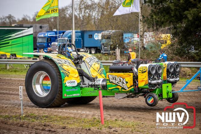 NTTO Tractorpulling, samen met de STVO oldtimerdag en markt bij loonbedrijf van de Put zorgen voor veelzijdige zaterdag vol spektakel. - &copy; NWVFoto.nl