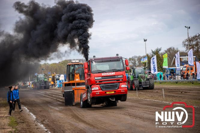 NTTO Tractorpulling, samen met de STVO oldtimerdag en markt bij loonbedrijf van de Put zorgen voor veelzijdige zaterdag vol spektakel. - &copy; NWVFoto.nl