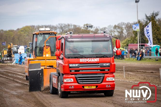 NTTO Tractorpulling, samen met de STVO oldtimerdag en markt bij loonbedrijf van de Put zorgen voor veelzijdige zaterdag vol spektakel. - &copy; NWVFoto.nl