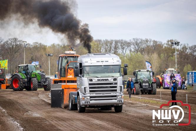 NTTO Tractorpulling, samen met de STVO oldtimerdag en markt bij loonbedrijf van de Put zorgen voor veelzijdige zaterdag vol spektakel. - &copy; NWVFoto.nl
