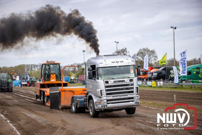 NTTO Tractorpulling, samen met de STVO oldtimerdag en markt bij loonbedrijf van de Put zorgen voor veelzijdige zaterdag vol spektakel. - &copy; NWVFoto.nl