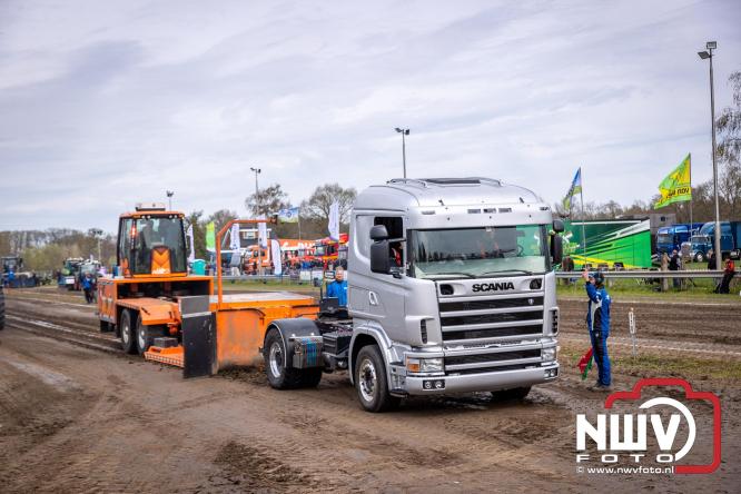 NTTO Tractorpulling, samen met de STVO oldtimerdag en markt bij loonbedrijf van de Put zorgen voor veelzijdige zaterdag vol spektakel. - &copy; NWVFoto.nl