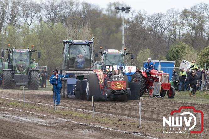 NTTO Tractorpulling, samen met de STVO oldtimerdag en markt bij loonbedrijf van de Put zorgen voor veelzijdige zaterdag vol spektakel. - &copy; NWVFoto.nl