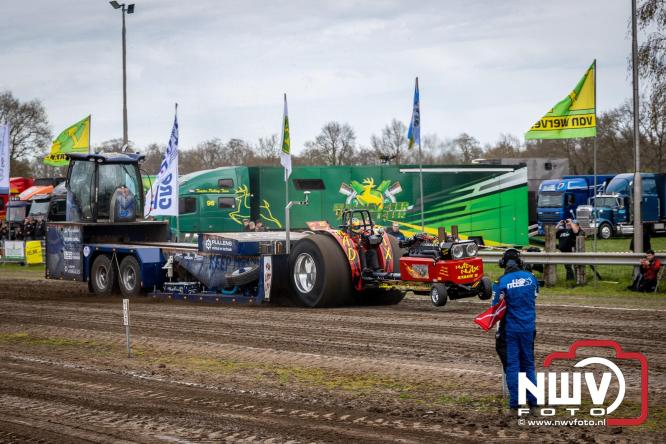 NTTO Tractorpulling, samen met de STVO oldtimerdag en markt bij loonbedrijf van de Put zorgen voor veelzijdige zaterdag vol spektakel. - &copy; NWVFoto.nl