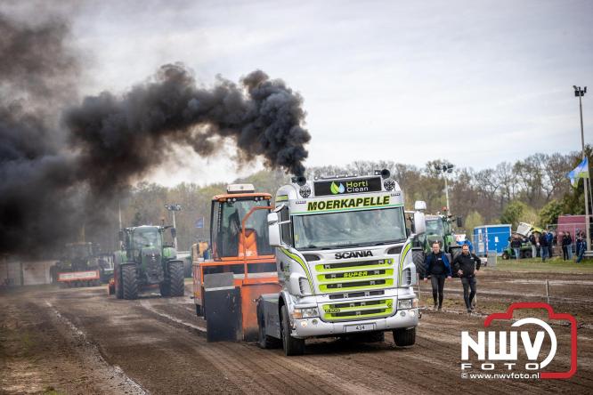 NTTO Tractorpulling, samen met de STVO oldtimerdag en markt bij loonbedrijf van de Put zorgen voor veelzijdige zaterdag vol spektakel. - &copy; NWVFoto.nl