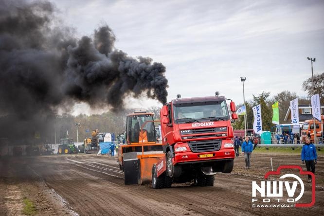 NTTO Tractorpulling, samen met de STVO oldtimerdag en markt bij loonbedrijf van de Put zorgen voor veelzijdige zaterdag vol spektakel. - &copy; NWVFoto.nl