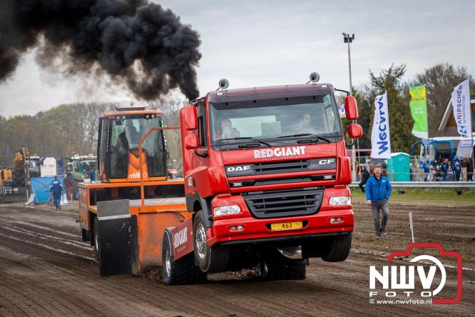 NTTO Tractorpulling, samen met de STVO oldtimerdag en markt bij loonbedrijf van de Put zorgen voor veelzijdige zaterdag vol spektakel. - &copy; NWVFoto.nl
