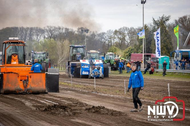 NTTO Tractorpulling, samen met de STVO oldtimerdag en markt bij loonbedrijf van de Put zorgen voor veelzijdige zaterdag vol spektakel. - &copy; NWVFoto.nl