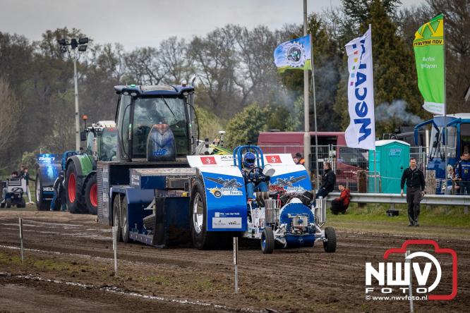 NTTO Tractorpulling, samen met de STVO oldtimerdag en markt bij loonbedrijf van de Put zorgen voor veelzijdige zaterdag vol spektakel. - &copy; NWVFoto.nl