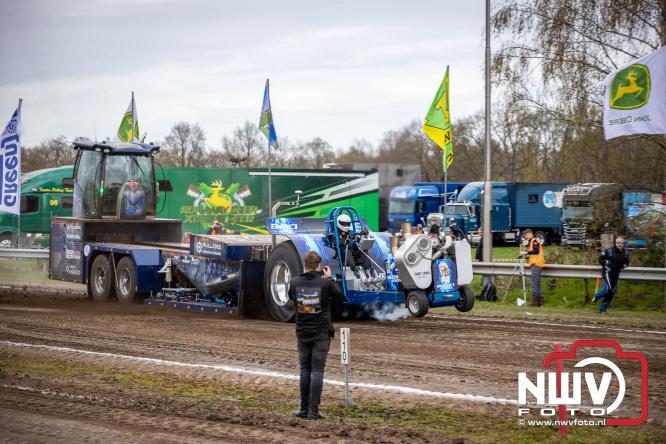 NTTO Tractorpulling, samen met de STVO oldtimerdag en markt bij loonbedrijf van de Put zorgen voor veelzijdige zaterdag vol spektakel. - &copy; NWVFoto.nl