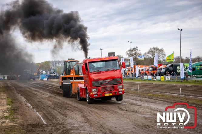 NTTO Tractorpulling, samen met de STVO oldtimerdag en markt bij loonbedrijf van de Put zorgen voor veelzijdige zaterdag vol spektakel. - &copy; NWVFoto.nl