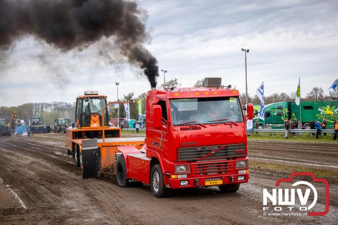 NTTO Tractorpulling, samen met de STVO oldtimerdag en markt bij loonbedrijf van de Put zorgen voor veelzijdige zaterdag vol spektakel. - &copy; NWVFoto.nl