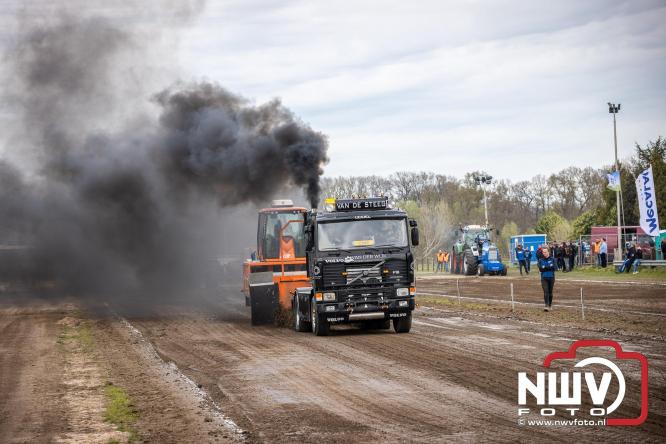 NTTO Tractorpulling, samen met de STVO oldtimerdag en markt bij loonbedrijf van de Put zorgen voor veelzijdige zaterdag vol spektakel. - &copy; NWVFoto.nl