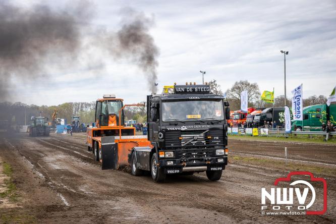 NTTO Tractorpulling, samen met de STVO oldtimerdag en markt bij loonbedrijf van de Put zorgen voor veelzijdige zaterdag vol spektakel. - &copy; NWVFoto.nl