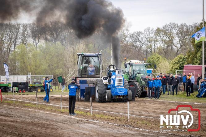 NTTO Tractorpulling, samen met de STVO oldtimerdag en markt bij loonbedrijf van de Put zorgen voor veelzijdige zaterdag vol spektakel. - &copy; NWVFoto.nl