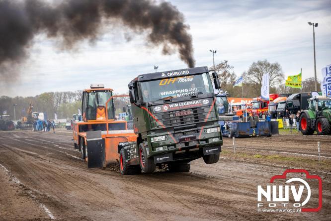 NTTO Tractorpulling, samen met de STVO oldtimerdag en markt bij loonbedrijf van de Put zorgen voor veelzijdige zaterdag vol spektakel. - &copy; NWVFoto.nl