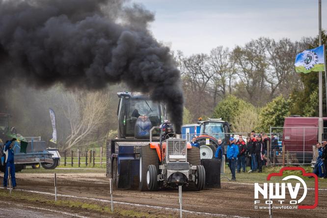 NTTO Tractorpulling, samen met de STVO oldtimerdag en markt bij loonbedrijf van de Put zorgen voor veelzijdige zaterdag vol spektakel. - &copy; NWVFoto.nl