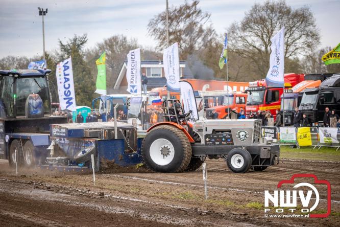 NTTO Tractorpulling, samen met de STVO oldtimerdag en markt bij loonbedrijf van de Put zorgen voor veelzijdige zaterdag vol spektakel. - &copy; NWVFoto.nl