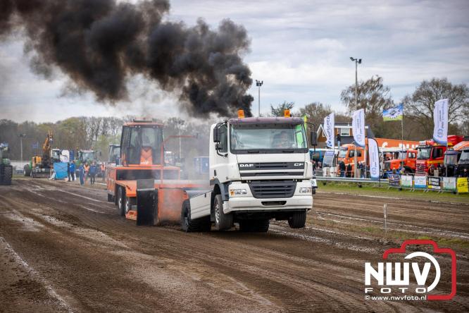NTTO Tractorpulling, samen met de STVO oldtimerdag en markt bij loonbedrijf van de Put zorgen voor veelzijdige zaterdag vol spektakel. - &copy; NWVFoto.nl