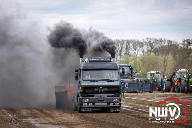 NTTO Tractorpulling, samen met de STVO oldtimerdag en markt bij loonbedrijf van de Put zorgen voor veelzijdige zaterdag vol spektakel. - &copy; NWVFoto.nl