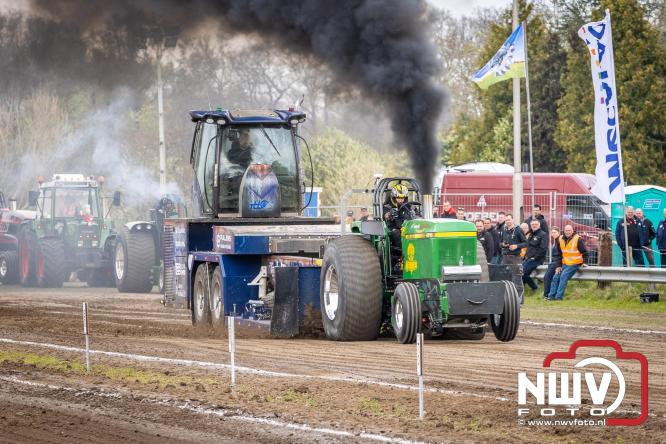NTTO Tractorpulling, samen met de STVO oldtimerdag en markt bij loonbedrijf van de Put zorgen voor veelzijdige zaterdag vol spektakel. - &copy; NWVFoto.nl