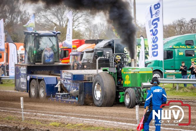 NTTO Tractorpulling, samen met de STVO oldtimerdag en markt bij loonbedrijf van de Put zorgen voor veelzijdige zaterdag vol spektakel. - &copy; NWVFoto.nl