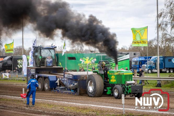 NTTO Tractorpulling, samen met de STVO oldtimerdag en markt bij loonbedrijf van de Put zorgen voor veelzijdige zaterdag vol spektakel. - &copy; NWVFoto.nl