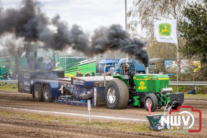 NTTO Tractorpulling, samen met de STVO oldtimerdag en markt bij loonbedrijf van de Put zorgen voor veelzijdige zaterdag vol spektakel. - &copy; NWVFoto.nl