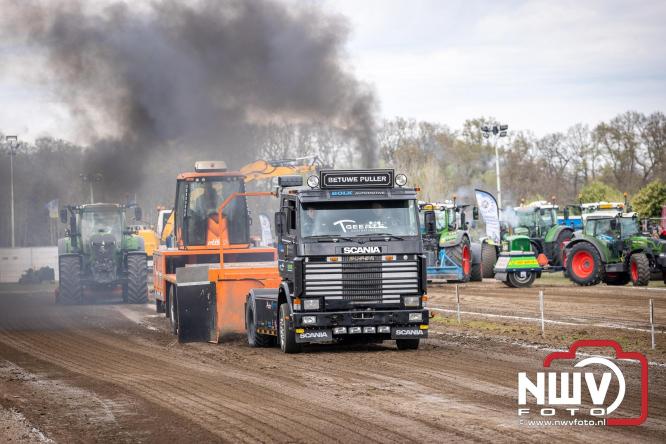 NTTO Tractorpulling, samen met de STVO oldtimerdag en markt bij loonbedrijf van de Put zorgen voor veelzijdige zaterdag vol spektakel. - &copy; NWVFoto.nl