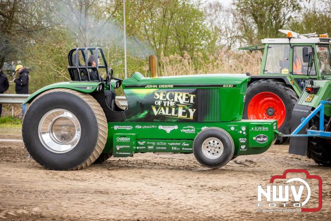 NTTO Tractorpulling, samen met de STVO oldtimerdag en markt bij loonbedrijf van de Put zorgen voor veelzijdige zaterdag vol spektakel. - &copy; NWVFoto.nl