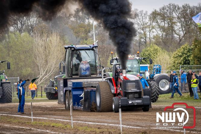 NTTO Tractorpulling, samen met de STVO oldtimerdag en markt bij loonbedrijf van de Put zorgen voor veelzijdige zaterdag vol spektakel. - &copy; NWVFoto.nl