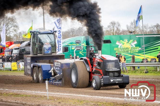 NTTO Tractorpulling, samen met de STVO oldtimerdag en markt bij loonbedrijf van de Put zorgen voor veelzijdige zaterdag vol spektakel. - &copy; NWVFoto.nl