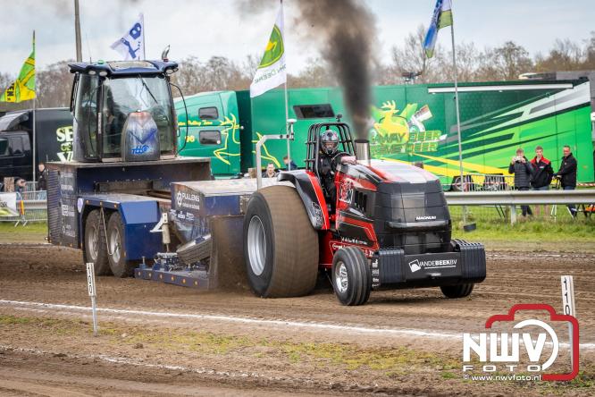 NTTO Tractorpulling, samen met de STVO oldtimerdag en markt bij loonbedrijf van de Put zorgen voor veelzijdige zaterdag vol spektakel. - &copy; NWVFoto.nl