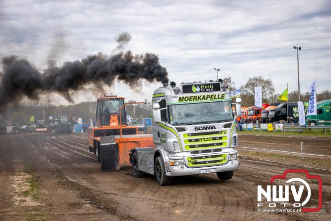 NTTO Tractorpulling, samen met de STVO oldtimerdag en markt bij loonbedrijf van de Put zorgen voor veelzijdige zaterdag vol spektakel. - &copy; NWVFoto.nl