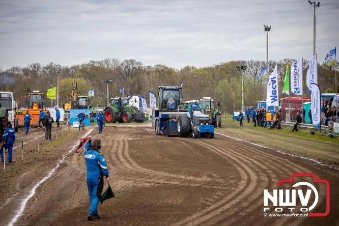 NTTO Tractorpulling, samen met de STVO oldtimerdag en markt bij loonbedrijf van de Put zorgen voor veelzijdige zaterdag vol spektakel. - &copy; NWVFoto.nl