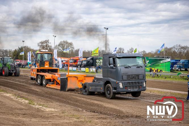 NTTO Tractorpulling, samen met de STVO oldtimerdag en markt bij loonbedrijf van de Put zorgen voor veelzijdige zaterdag vol spektakel. - &copy; NWVFoto.nl