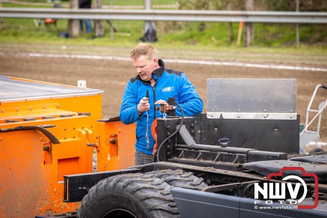 NTTO Tractorpulling, samen met de STVO oldtimerdag en markt bij loonbedrijf van de Put zorgen voor veelzijdige zaterdag vol spektakel. - &copy; NWVFoto.nl