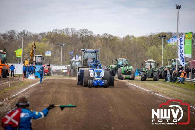 NTTO Tractorpulling, samen met de STVO oldtimerdag en markt bij loonbedrijf van de Put zorgen voor veelzijdige zaterdag vol spektakel. - &copy; NWVFoto.nl