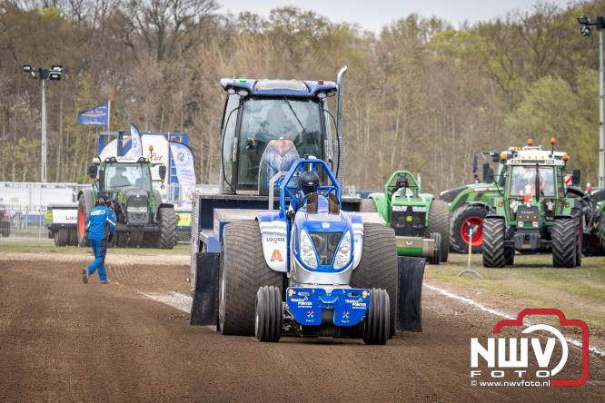 NTTO Tractorpulling, samen met de STVO oldtimerdag en markt bij loonbedrijf van de Put zorgen voor veelzijdige zaterdag vol spektakel. - &copy; NWVFoto.nl
