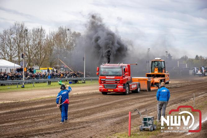 NTTO Tractorpulling, samen met de STVO oldtimerdag en markt bij loonbedrijf van de Put zorgen voor veelzijdige zaterdag vol spektakel. - &copy; NWVFoto.nl