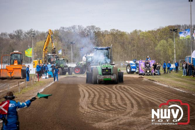 NTTO Tractorpulling, samen met de STVO oldtimerdag en markt bij loonbedrijf van de Put zorgen voor veelzijdige zaterdag vol spektakel. - &copy; NWVFoto.nl