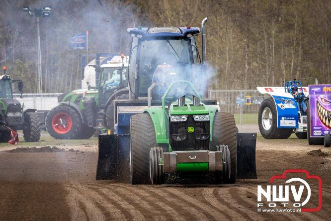 NTTO Tractorpulling, samen met de STVO oldtimerdag en markt bij loonbedrijf van de Put zorgen voor veelzijdige zaterdag vol spektakel. - &copy; NWVFoto.nl